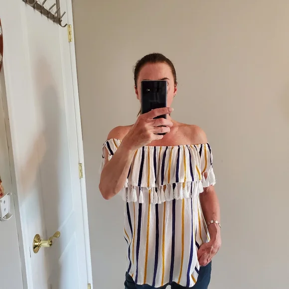 KORI, top, off shoulder - Picture 8 of 11